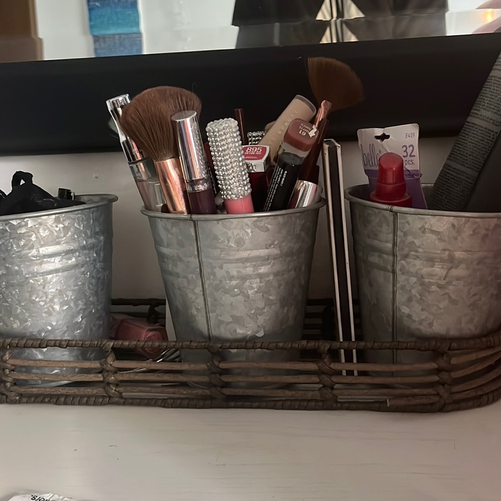 Rustics tin can make up holder